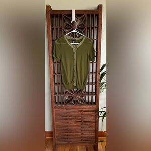 LAST CHANCE New York & Co olive green Button-Up Cardigan, short sleeve, size XS